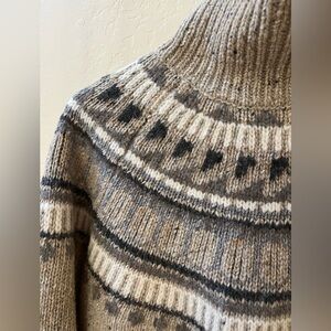 Beautiful Alex Mill Tuckernuck Sweater. Size small but oversize. Never worn.